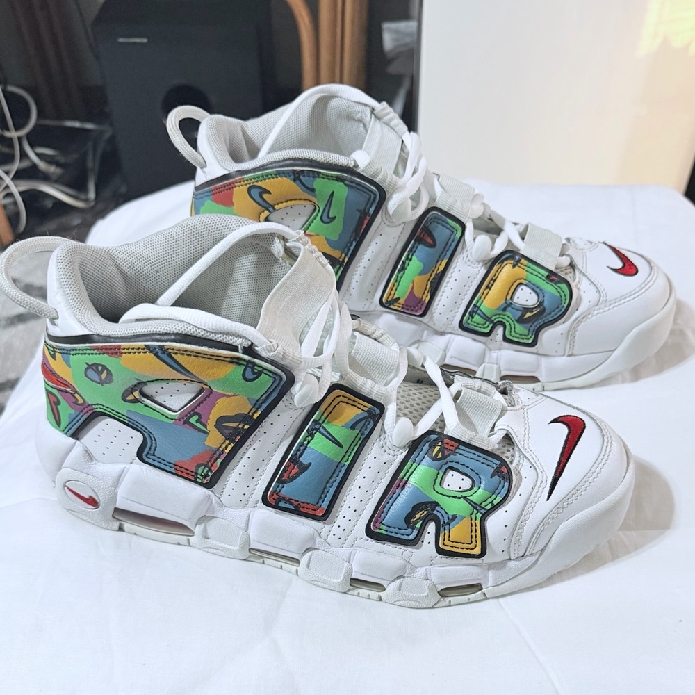 Nike uptempo Men’s Peace, Love, Basketball